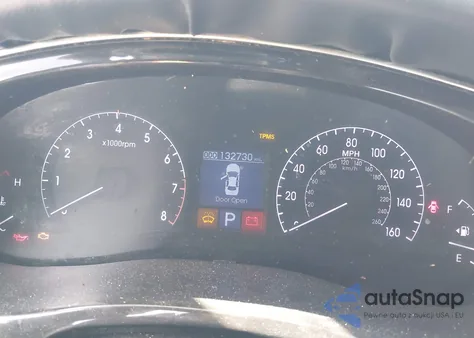 2013 Hyundai Genesis 3.8 z USA, uszkodzony, nr VIN KMHGC4DD8DU225531